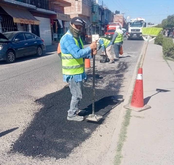 Bachean la avenida Censo en la colonia Independencia
